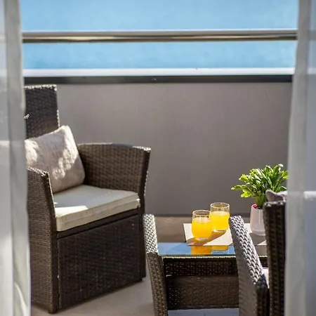 & Fisherman's Luck - One-bedroom With Terrace And Sea View דירה וולה לוקה