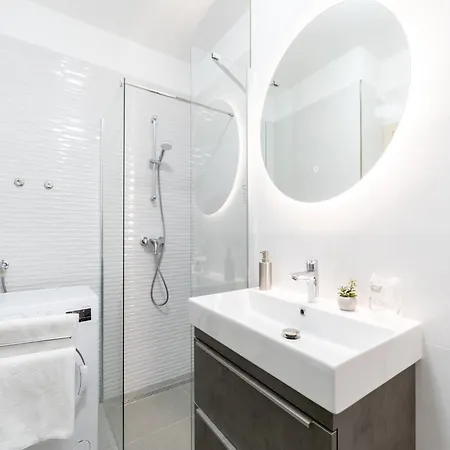 Daire & Fisherman's Luck - One-bedroom With Terrace And Sea View