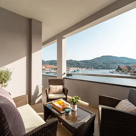 & Fisherman's Luck - One-bedroom With Terrace And Sea View Vela Luka