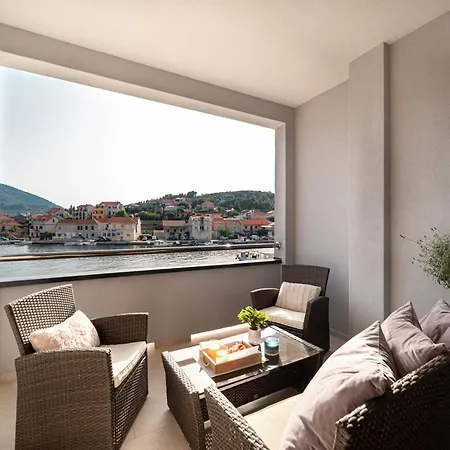 Daire & Fisherman's Luck - One-bedroom With Terrace And Sea View