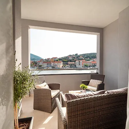 Daire & Fisherman's Luck - One-bedroom With Terrace And Sea View *